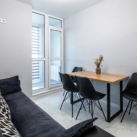 Avalon Time Apartment Lviv Extérieur photo